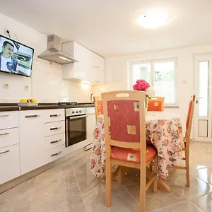 https://apartments-melita-krk-island.primorje-gorskikotar.com